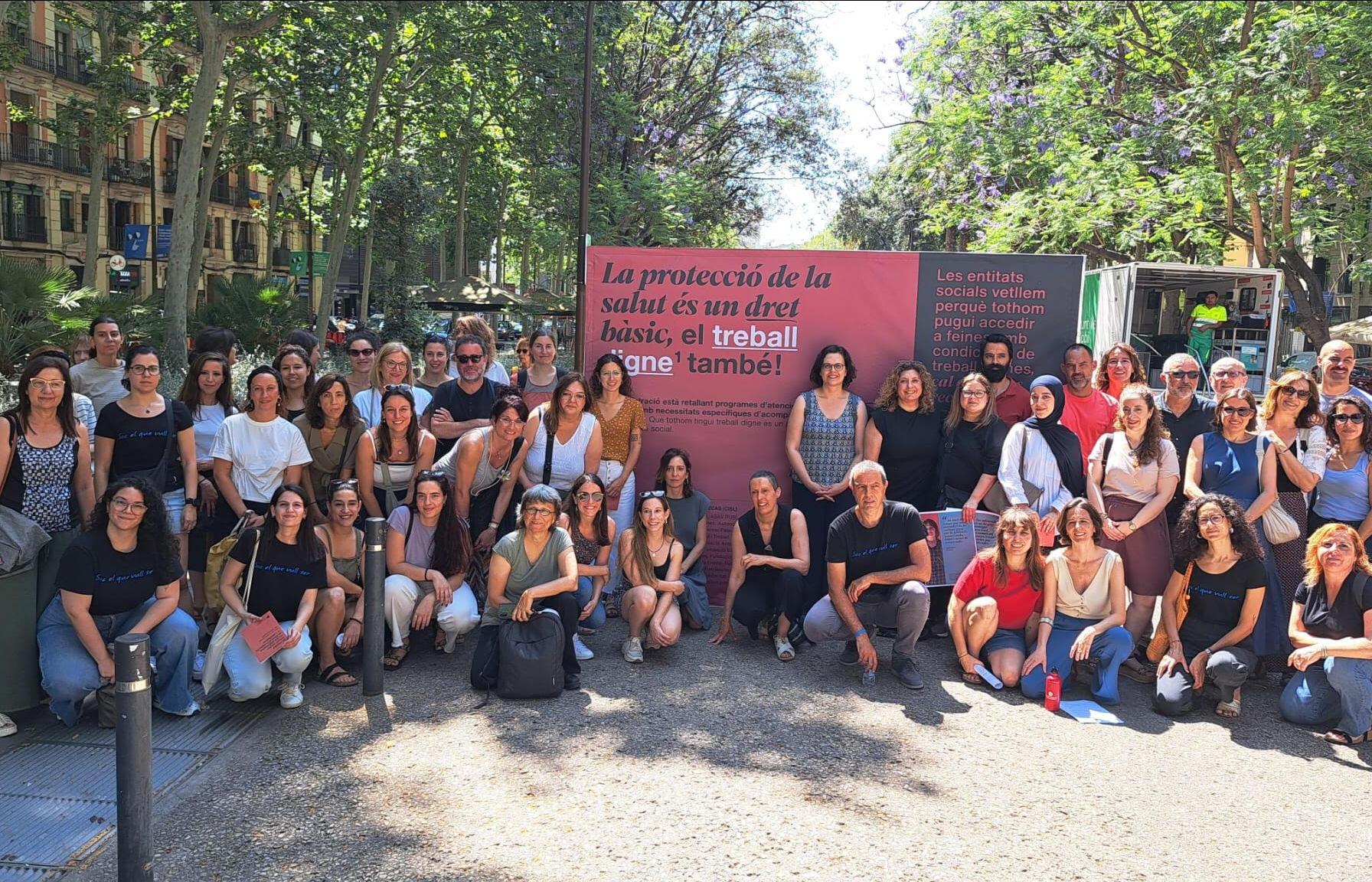 Imatge grupal de les assistents a la presentació de la campanya d'ECAS