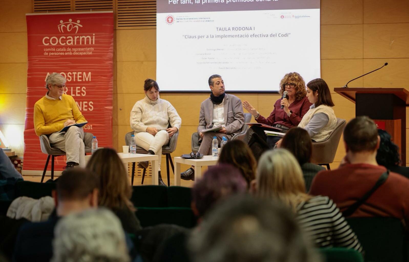 Primera taula rodona de la jornada organitzada per COCARMI