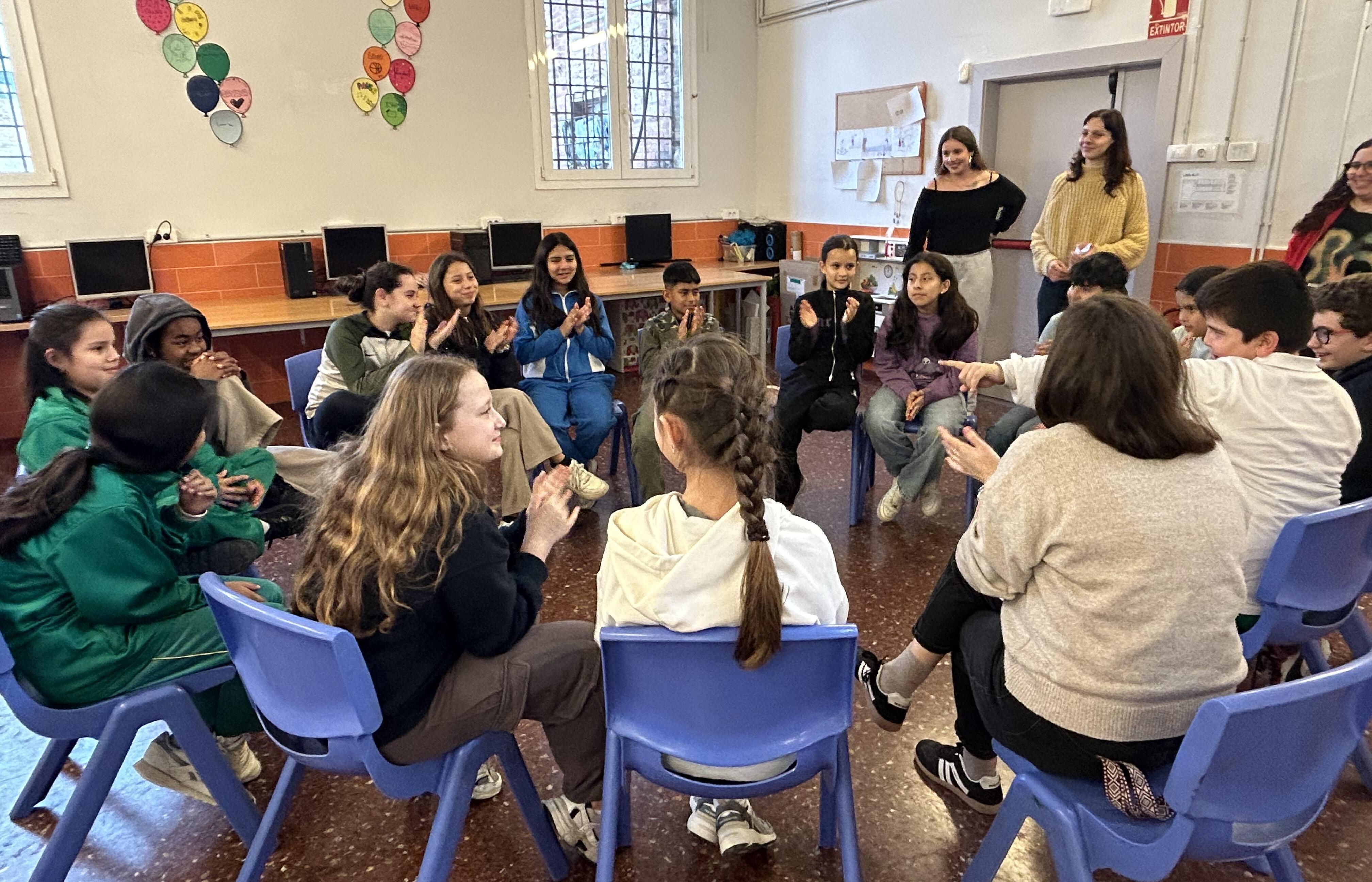 Fotografia de l'Assemblea de joves al Centre Socioeducatiu Poblenou