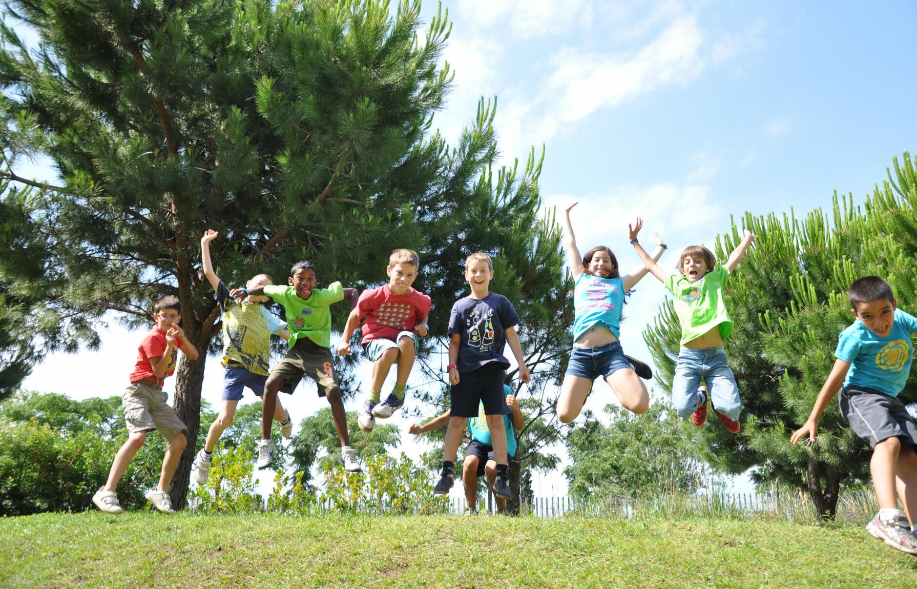 Fotografia de nens i nenes en activitats de lleure a l'estiu a Fundesplai.