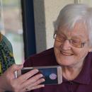 ImaImatge dona gran en una videoconferència