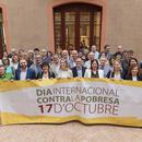 Imatge de la foto institucional de l'acte del Dia de la Pobresa de la Taula sobre pobresa i desigualtats territorials al Hub Social