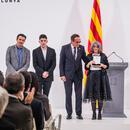 Imatge de la família d'Enric Morist recollint la Medalla d'Honor al Parlament