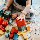 Imatge d'infant jugant.