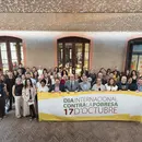 Imatge grupal del Dia Internacional Contra la Pobresa en motiu del Debat Catalunya Social 2026
