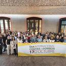 Imatge grupal del Dia Internacional Contra la Pobresa en motiu del Debat Catalunya Social 2026