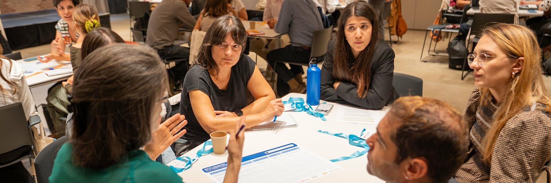 Imatge d'un grup de treball entre empreses i entitats socials sobre inserció sociolaboral