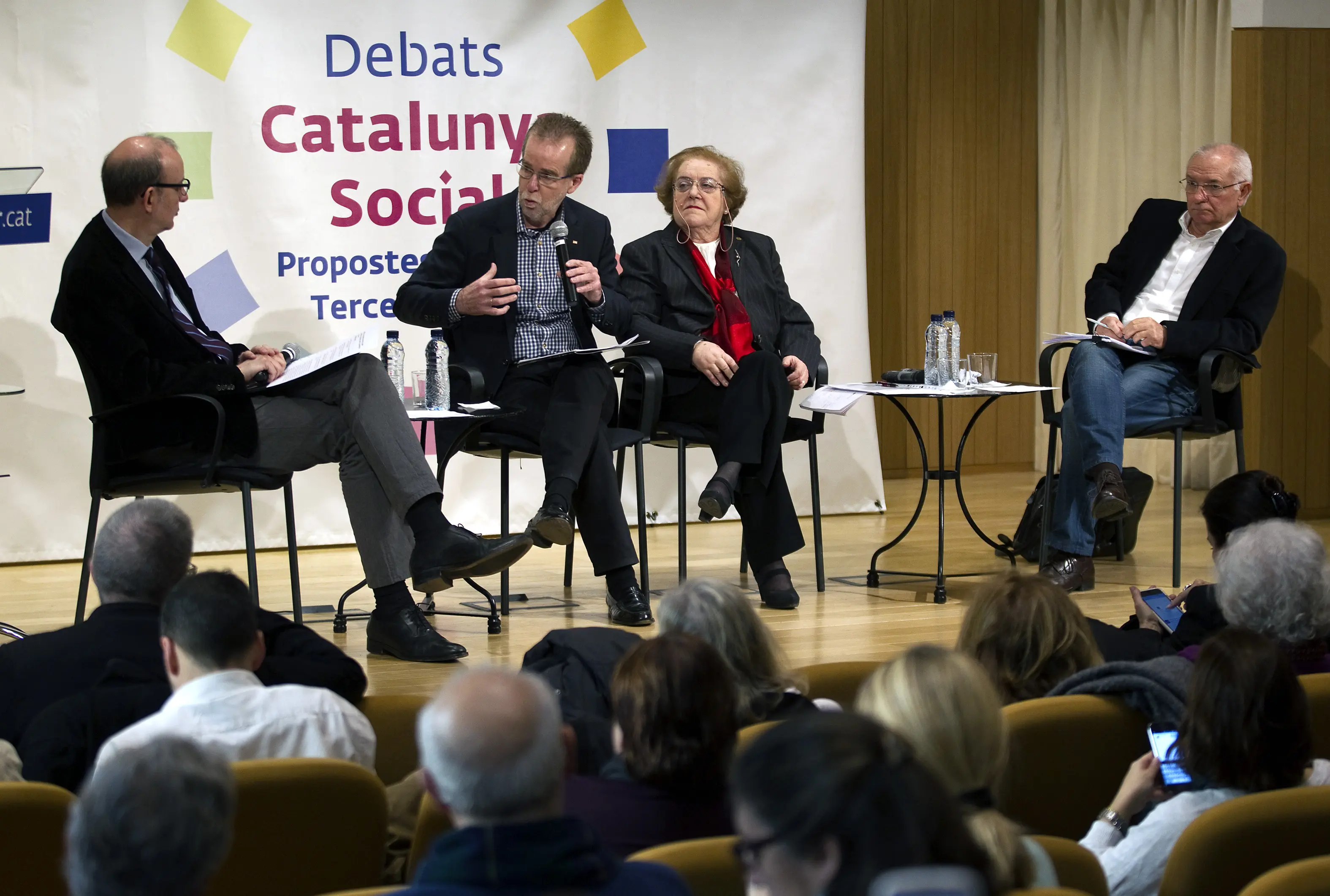 Debat XIX ‘Dignificar i defensar el dret a l’alimentació. Promovent l’atenció integral i l’autonomia de les persones’