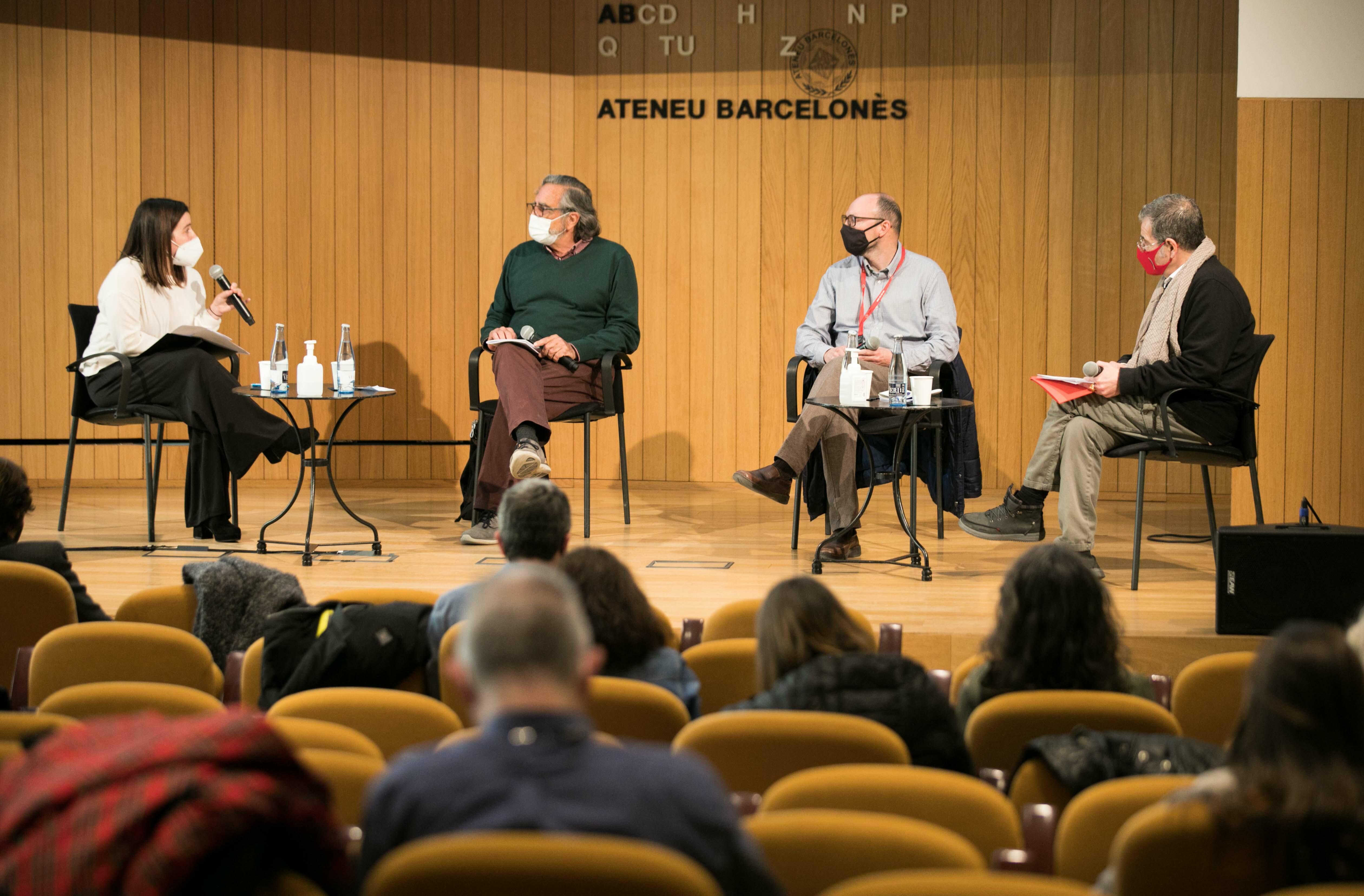 Fotografia debat Catalunya Social sobre les persones en situació administrativa irregular