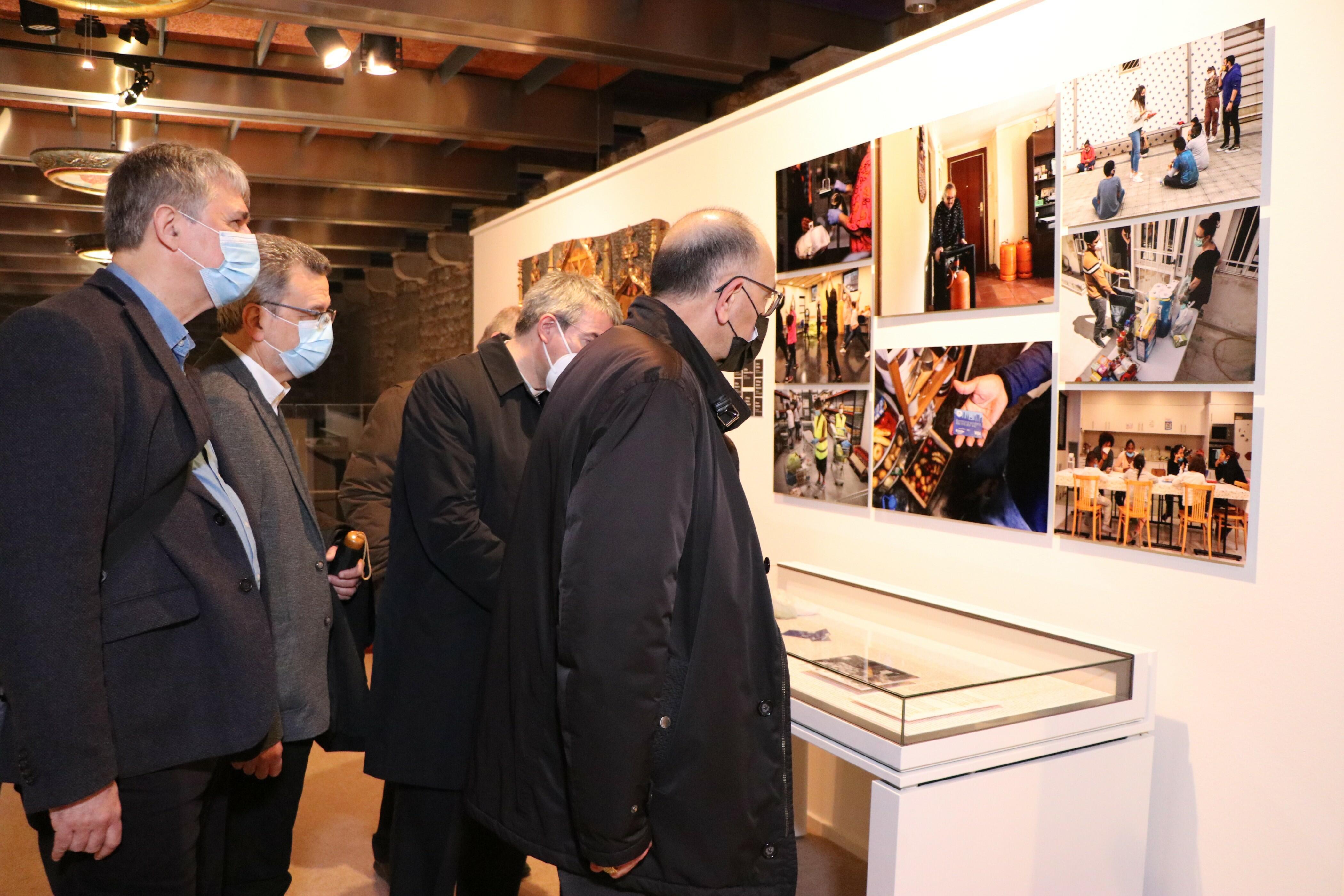 Inauguració exposició Càritas 'Covid-19: Obre els ulls'