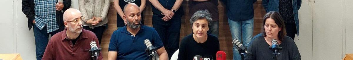 Imatge de la roda de premsa d'entitats i moviments socials que denuncien l'incompliment d'empadronar