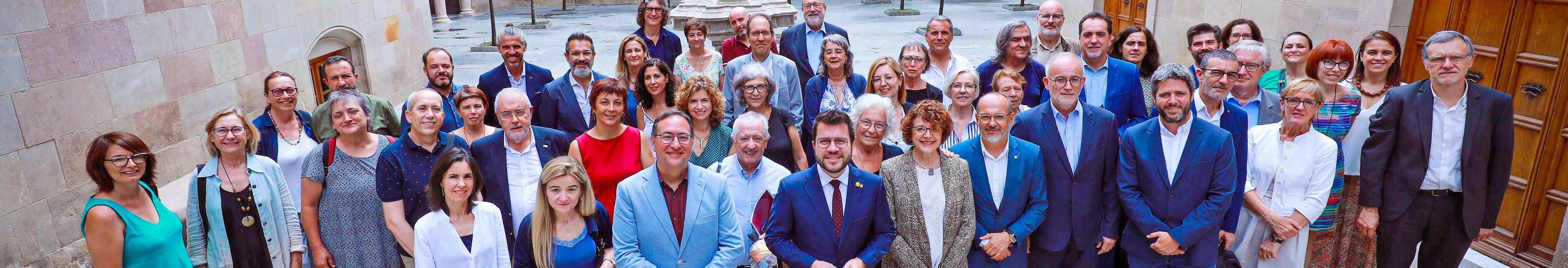 Fotografia de família de l'acte de signatura del 4t Pla de Suport al Tercer Sector Social