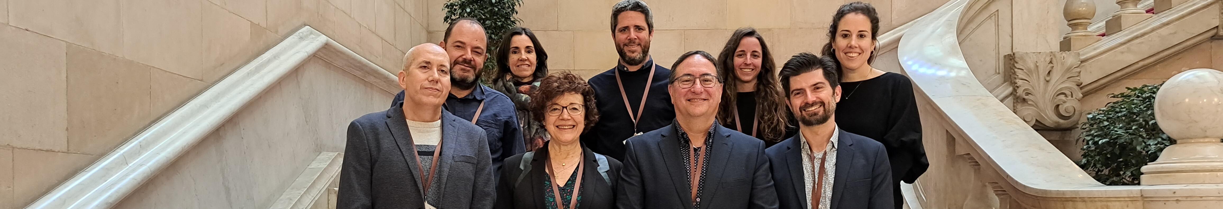 Foto família compareixença de la Taula i la Confederació al Parlament per defensar la Llei del Tercer Sector Social