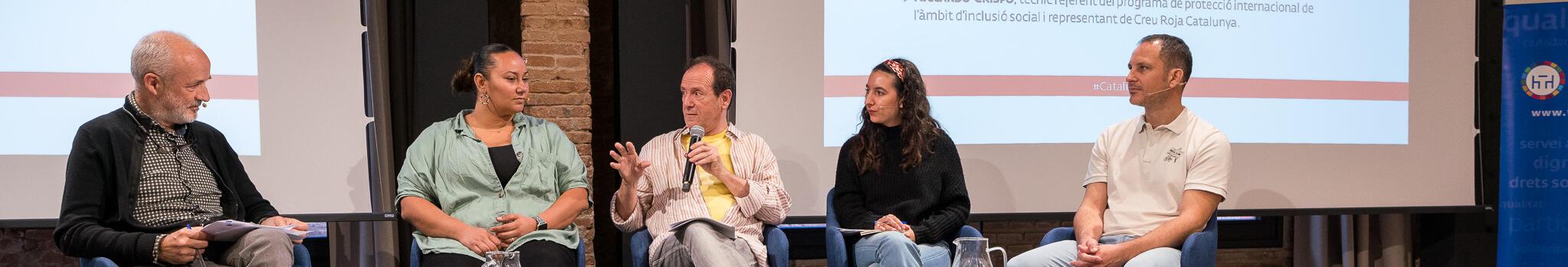 Imatge de la taula d'experiències del debat Catalunya Social sobre els discursos d'odi i l'extrema dreta