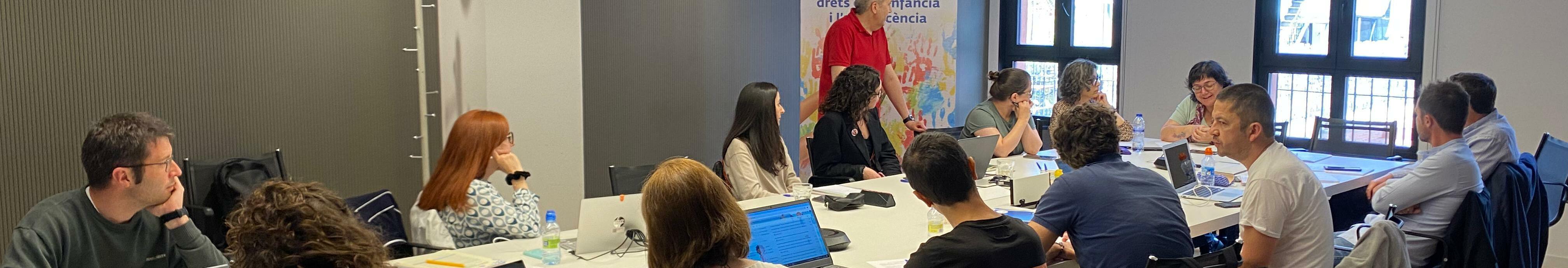 Foto grupal entitats infància a la Jornada TEJIENDO RED