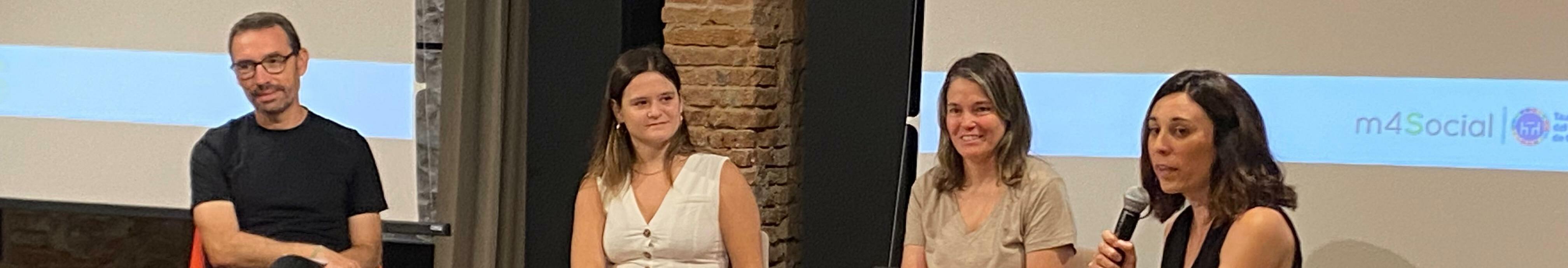 Taula d'experiències a la jornada SimbiòTIC