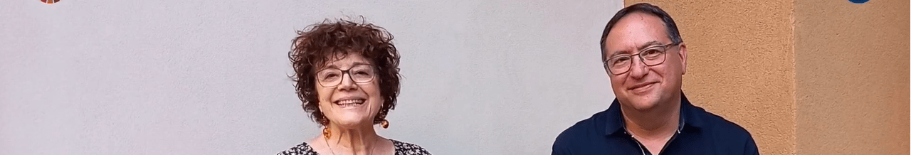 Francina Alsina i Jordi Roman asseguts l'un al costat de l'altre i mirant a càmera