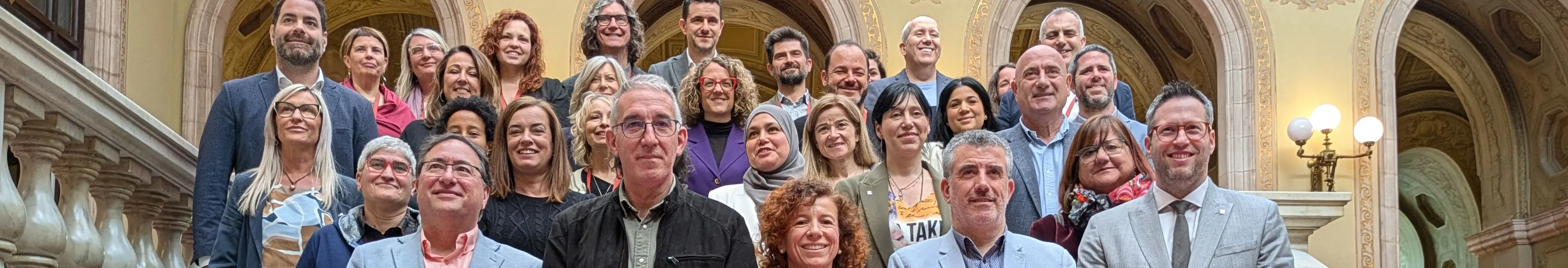 Imatge dels representants de la Taula, la Confederació i grups parlamentaris en el registre de nou de la Llei del Tercer Sector