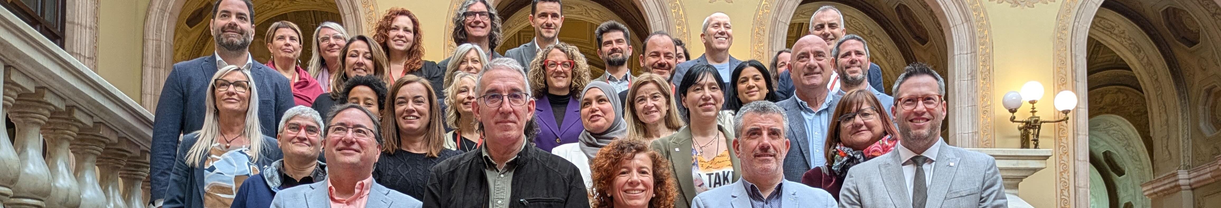 Imatge dels representants de la Taula, la Confederació i grups parlamentaris en el registre de nou de la Llei del Tercer Sector