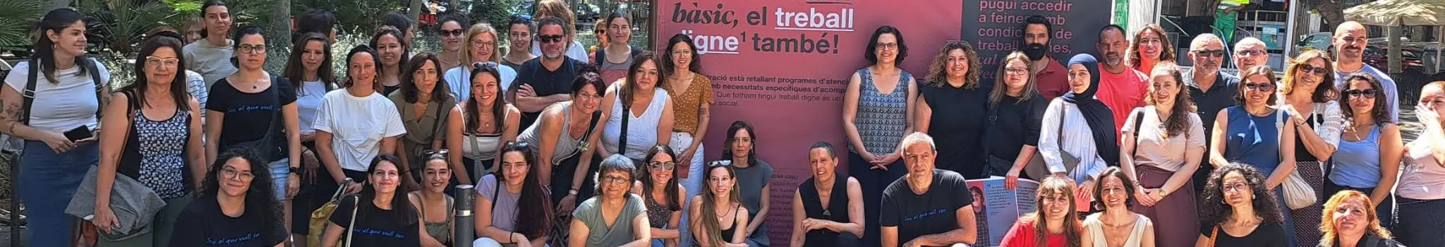 Imatge grupal de les assistents a la presentació de la campanya d'ECAS