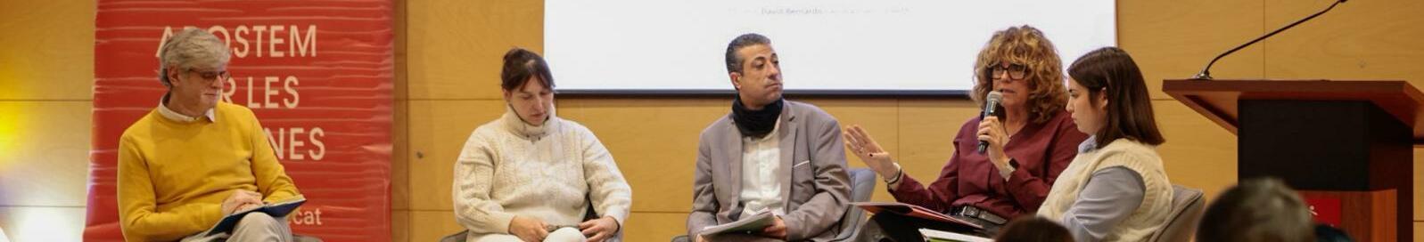 Primera taula rodona de la jornada organitzada per COCARMI