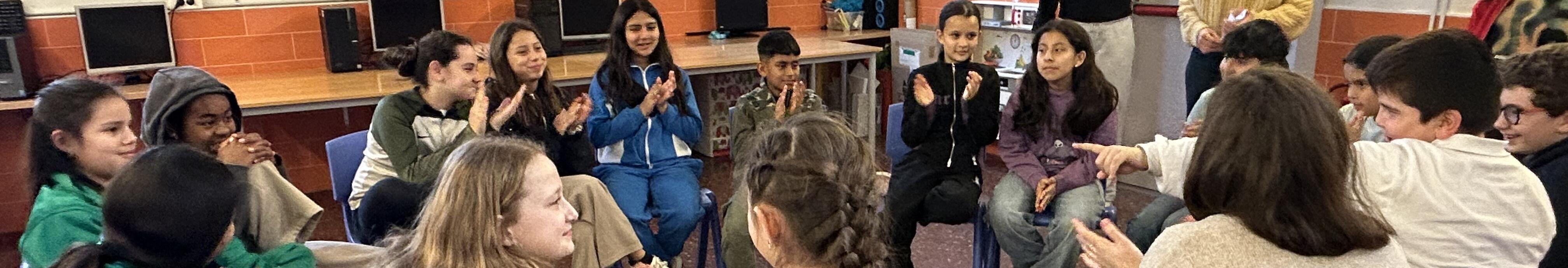 Fotografia de l'Assemblea de joves al Centre Socioeducatiu Poblenou