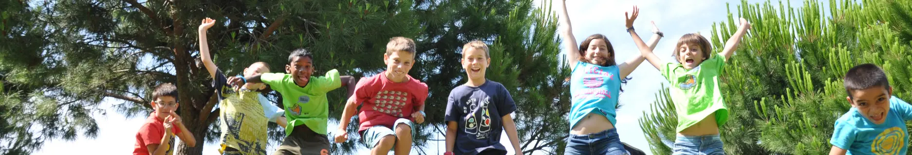 Fotografia de nens i nenes en activitats de lleure a l'estiu a Fundesplai.