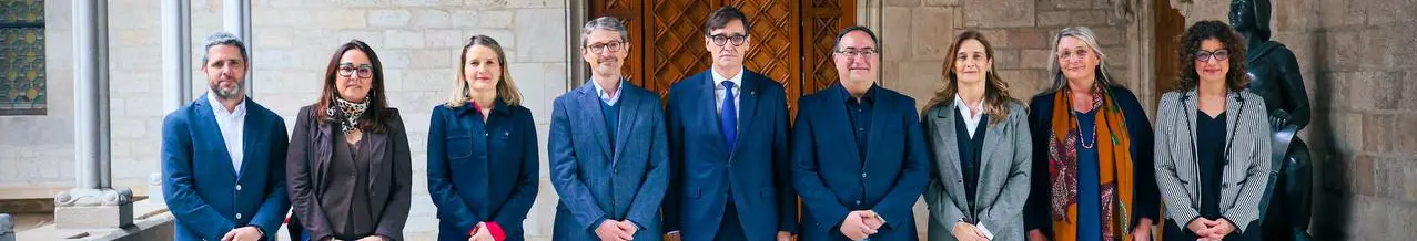 Imatge de representants de les juntes directives de la Taula i la Confederació amb el president Illa i la consellera Martínez Bravo
