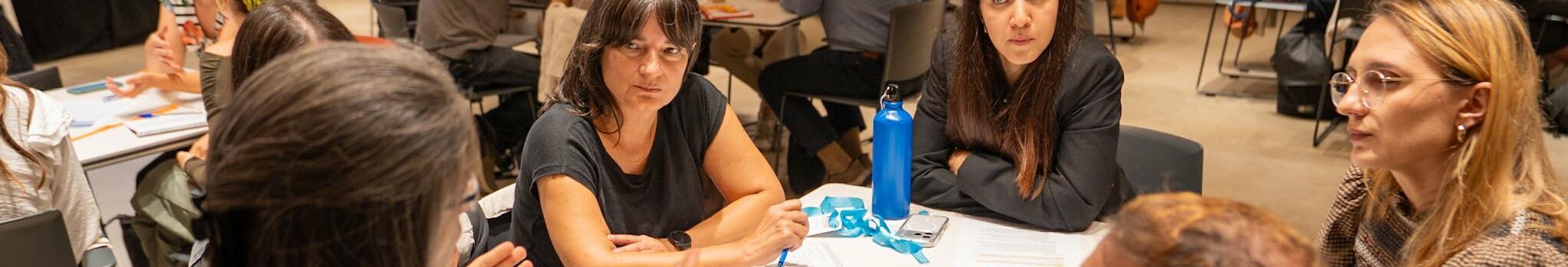 Imatge d'un grup de treball entre empreses i entitats socials sobre inserció sociolaboral