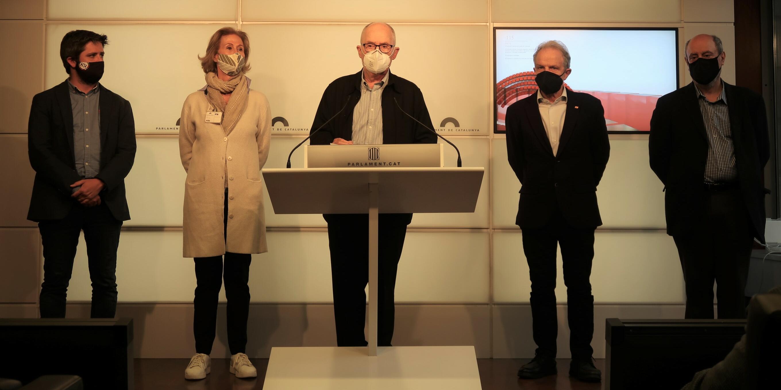 Roda de premsa del Síndic de Greuges al Parlament amb membres de la Taula d'Emergència Social