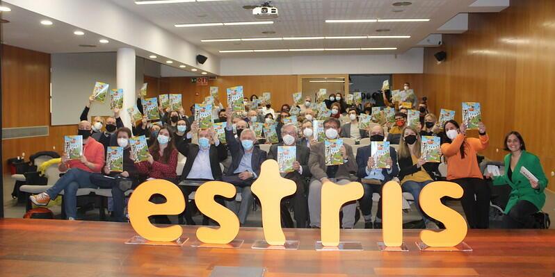 La revista Estris, referent del lleure educatiu, celebra 50 anys
