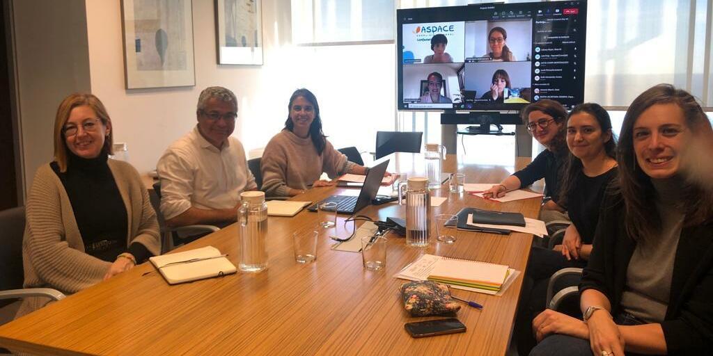 Imatge de la reunió entre ECOM, FEPCCAT i la Federació Catalana d'Austisme del projecte Rumbo amb el Departament de Drets Socials