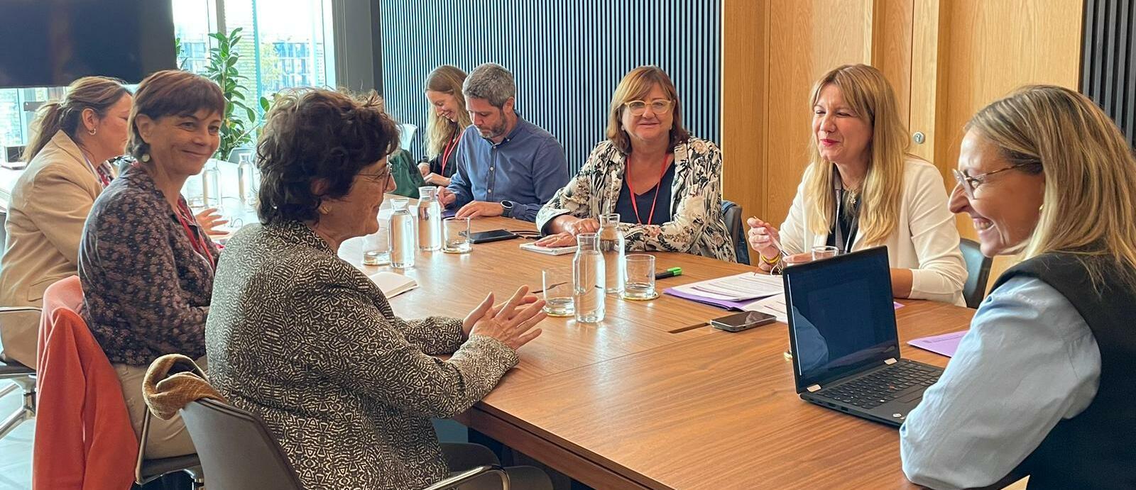Reunió Taula del Tercer Sector amb la consellera d'Igualtat i Feminisme Eva Menor