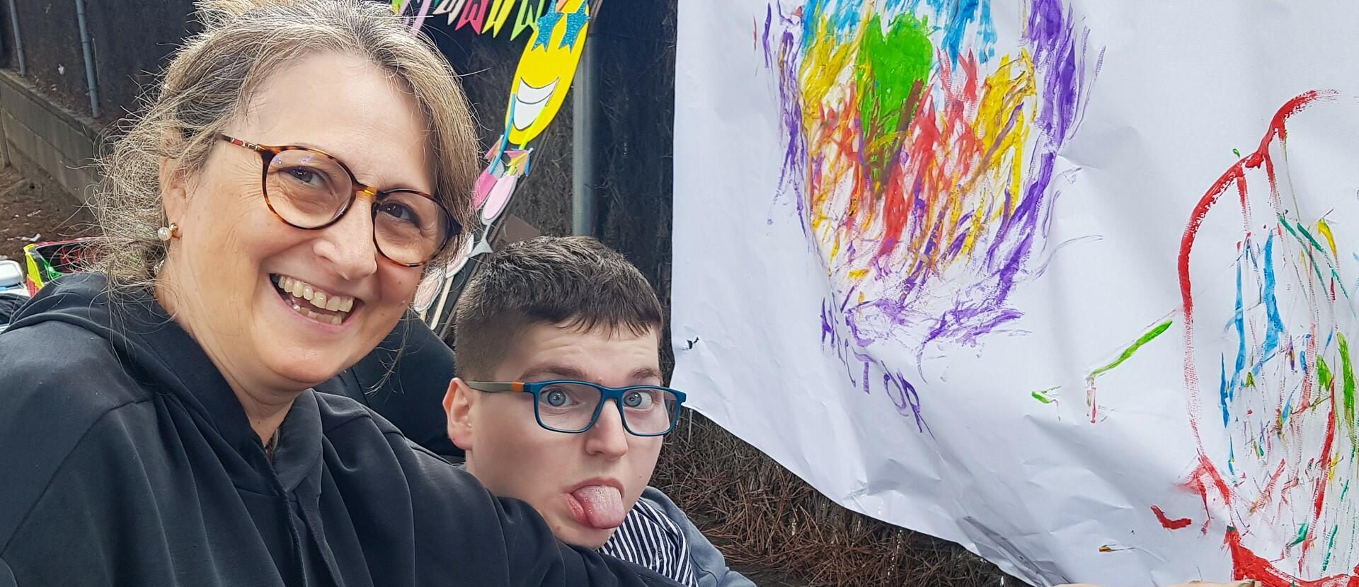 Esther Almestoy i el seu fill Marc Clua, a la jornada de famílies d'Esclat Grup Social