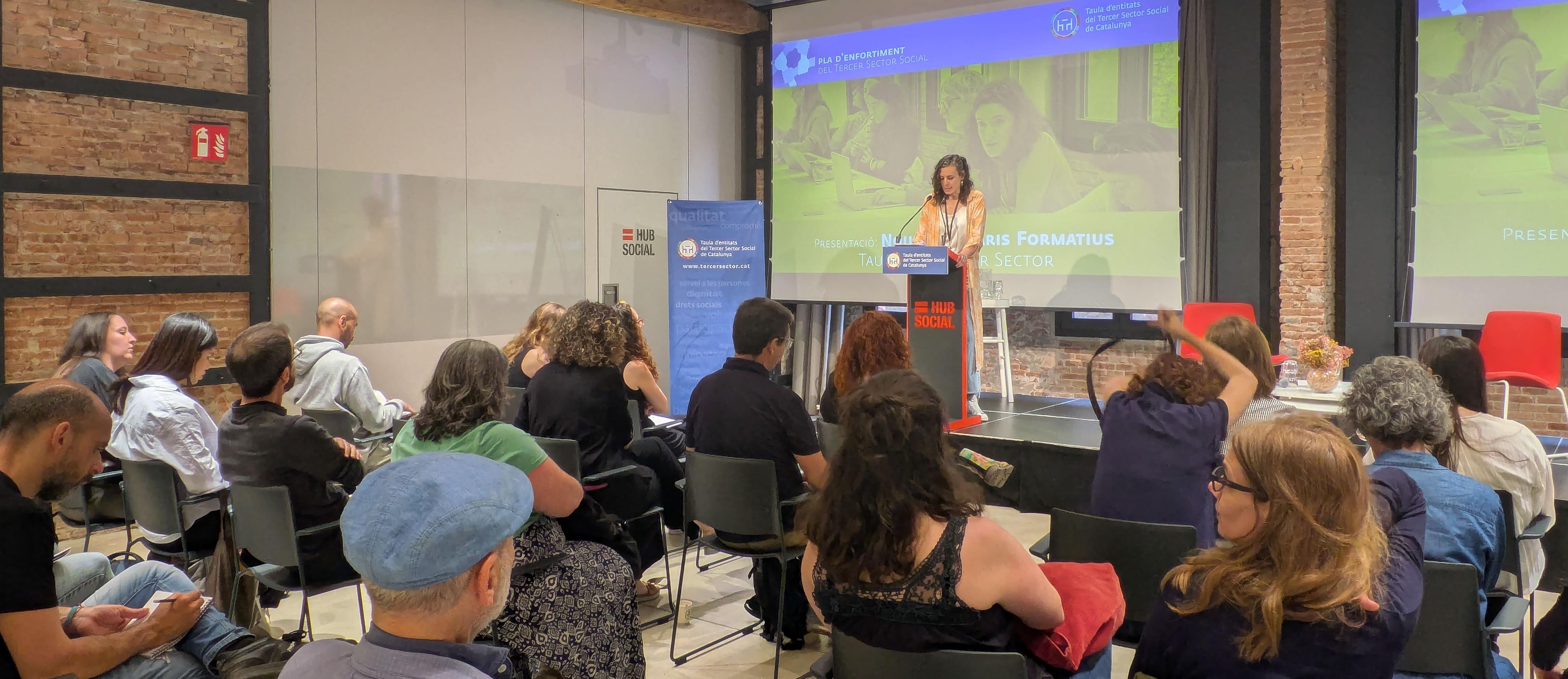 Imatge acte de presentació dels nous itineraris formatiu amb acompanyament de la Taula