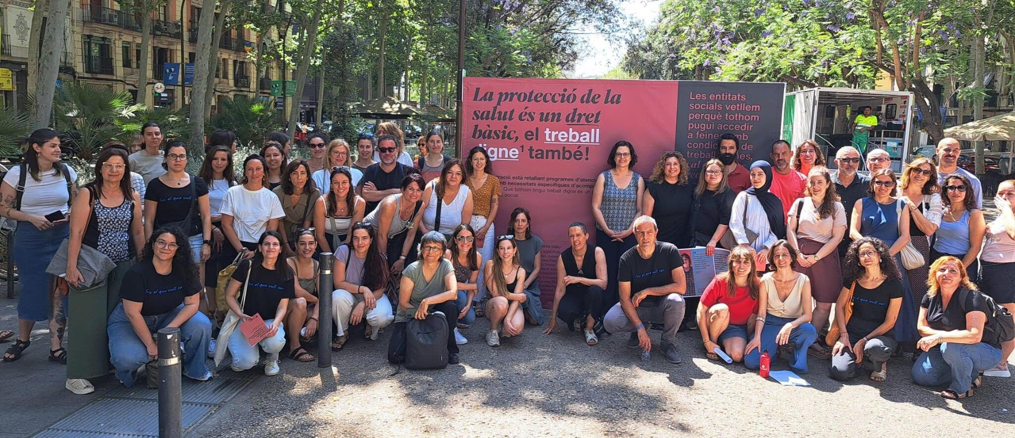 Imatge grupal de les assistents a la presentació de la campanya d'ECAS