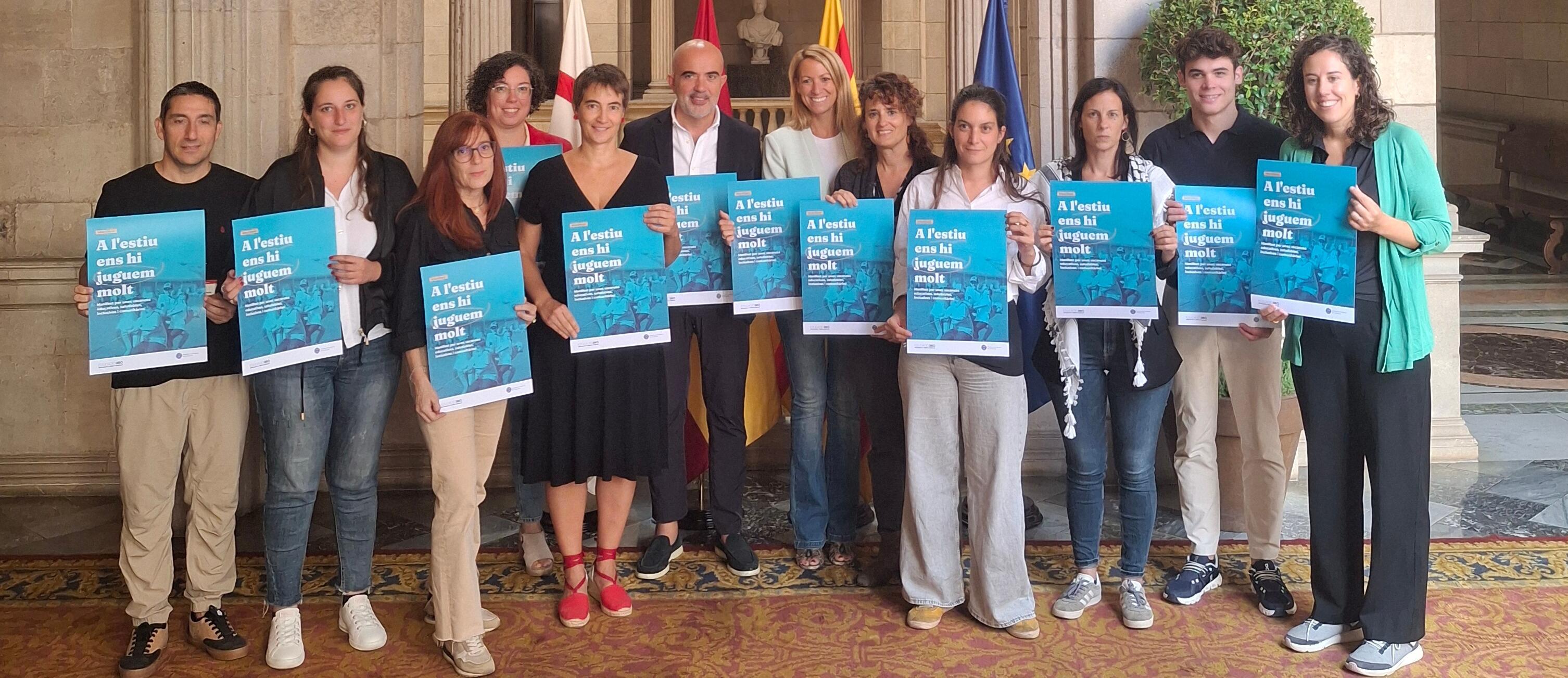 Imatge representats de la PINCat i l'Aliança Educació 360 a l'Ajuntament de Barcelona