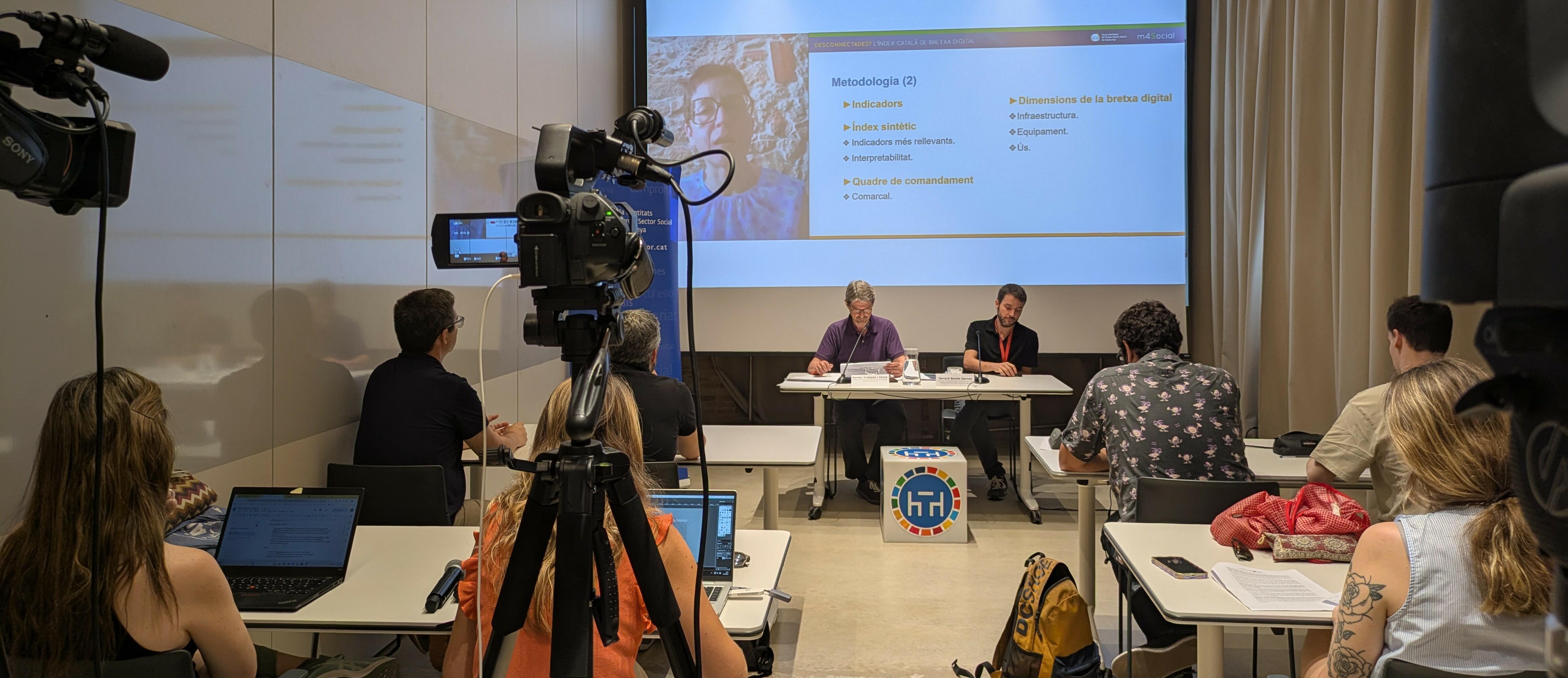 Roda de premsa 'Desconnectades? L'índex català de bretxa digital'