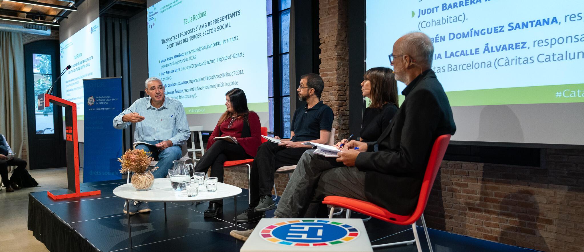 Imatge de la taula rodona del debat Catalunya Social sobre habitatge i respostes del tercer sector social