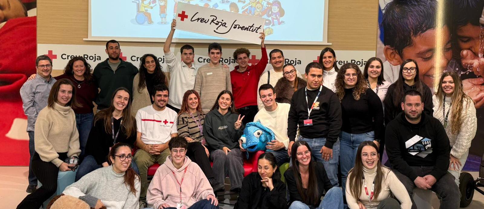 Imatge d'un grup de joves de Creu Roja Joventut promovent la campanya Els seus drets en joc