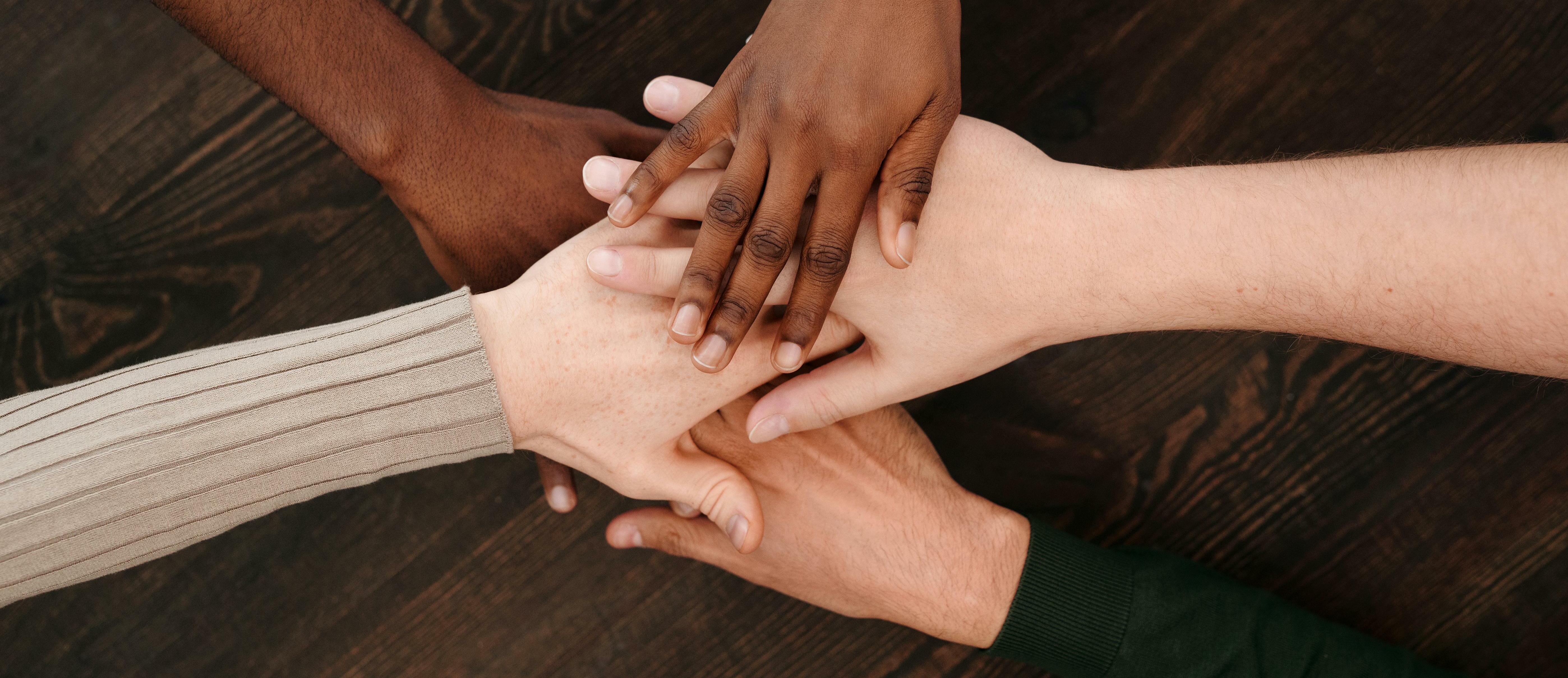 Mans diverses en equip