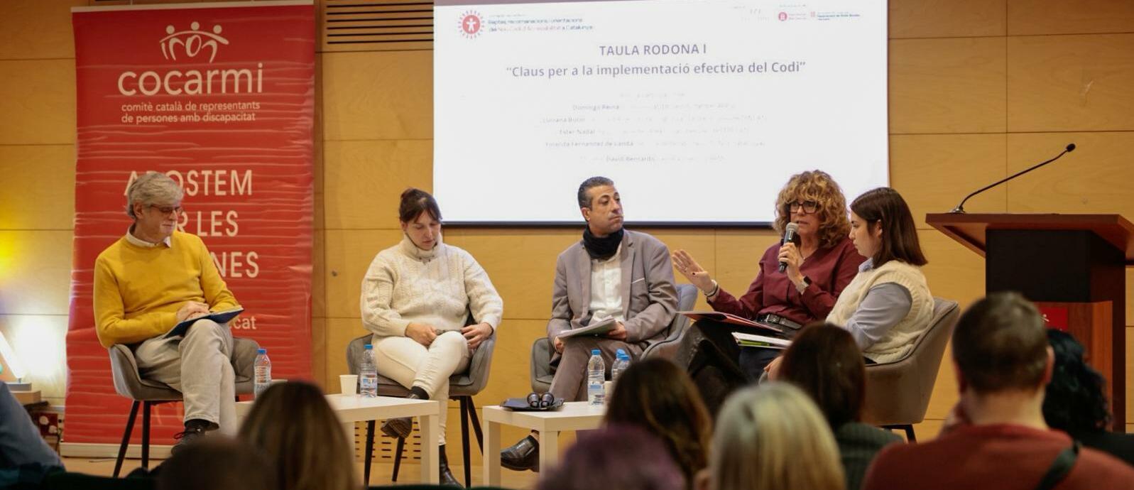 Primera taula rodona de la jornada organitzada per COCARMI