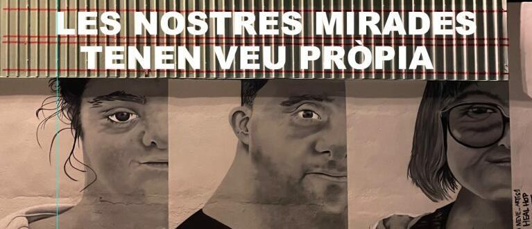 Fotografia del mural a Girona creat gràcies a la participació de persones de la Coordinadora Down Catalunya.