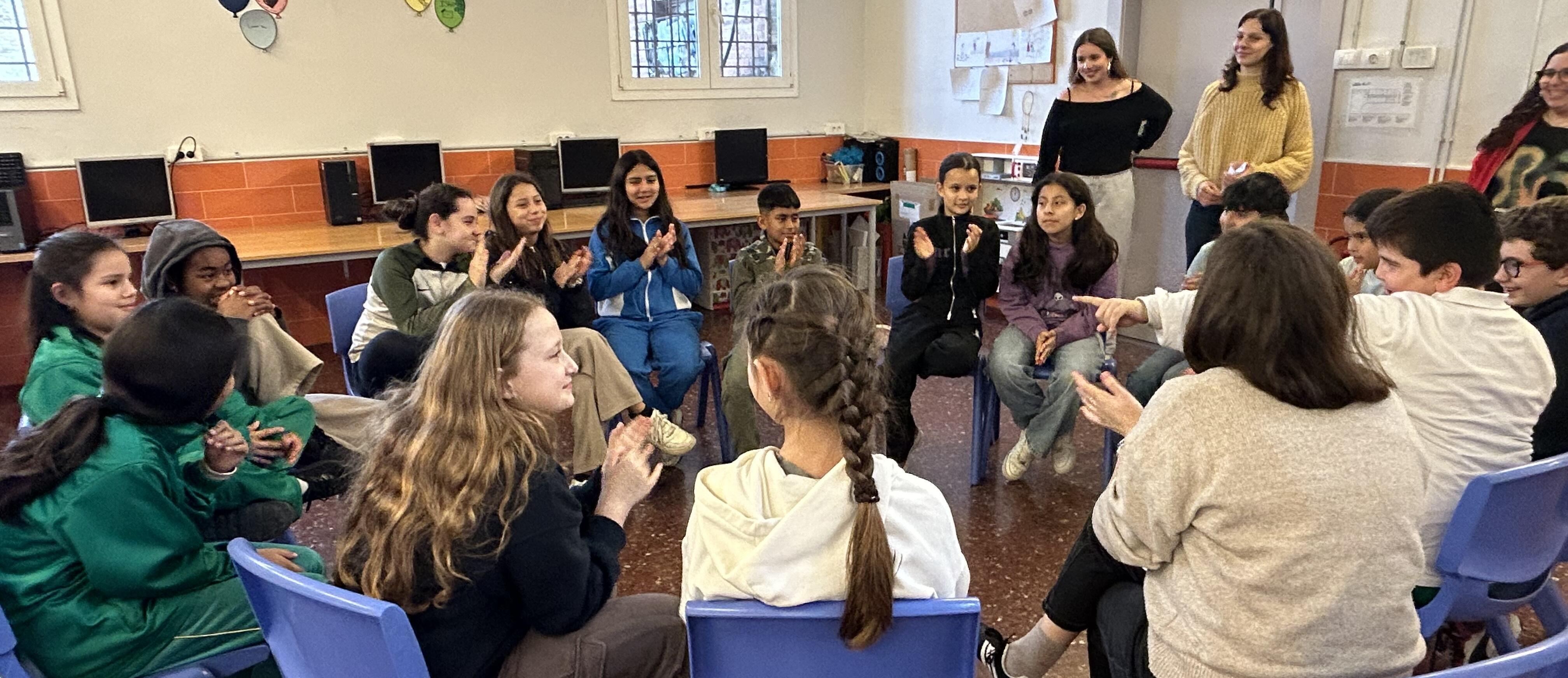 Fotografia de l'Assemblea de joves al Centre Socioeducatiu Poblenou