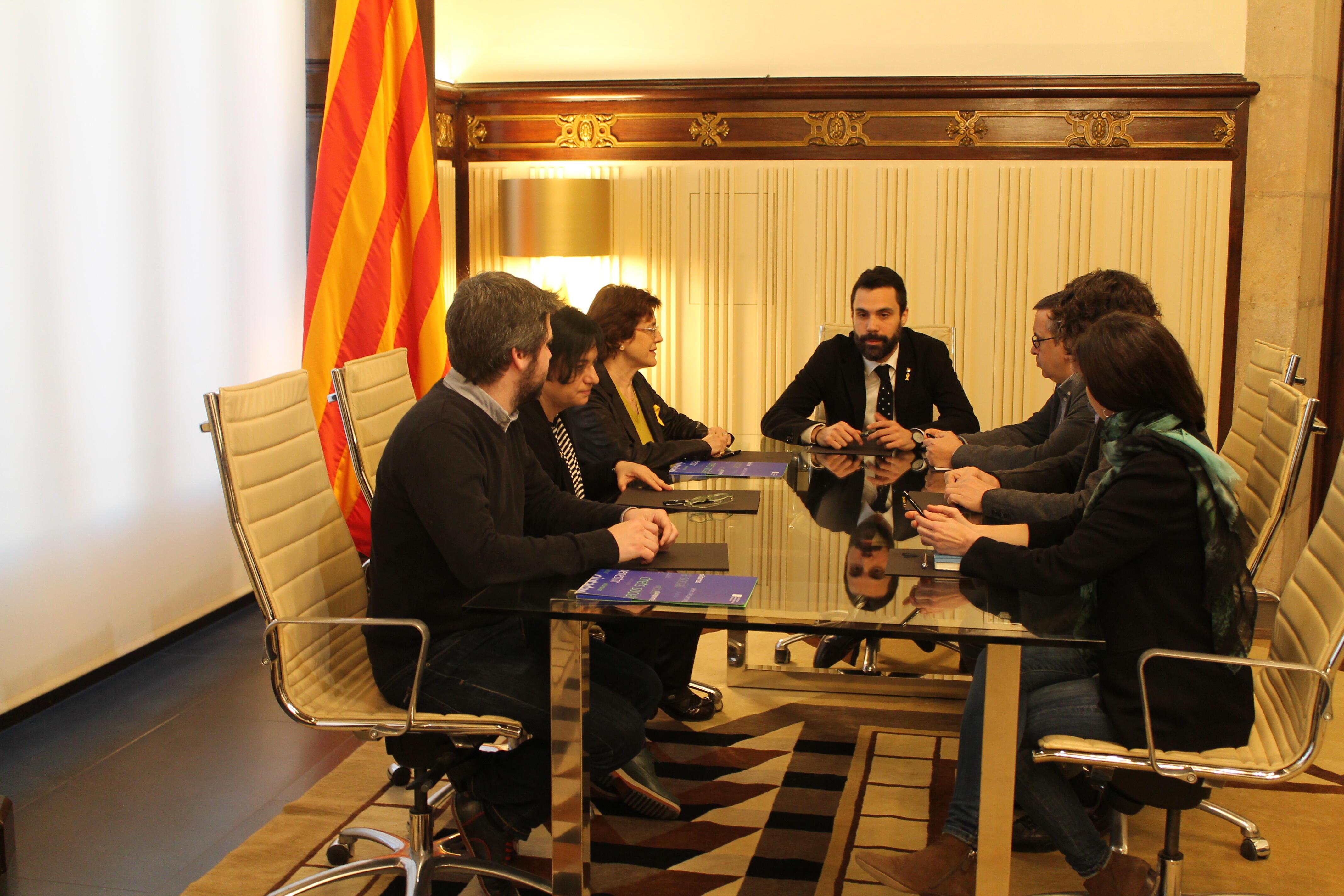 Imatge de la trobada amb el president del Parlament de Catalunya Roger Torrent