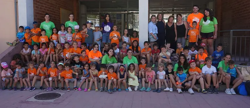 Fotografia de grup de les colònies de la Fundació Pere Tarrés 2022