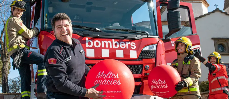 Imatge grup de bombers de la campanya de donació de sang