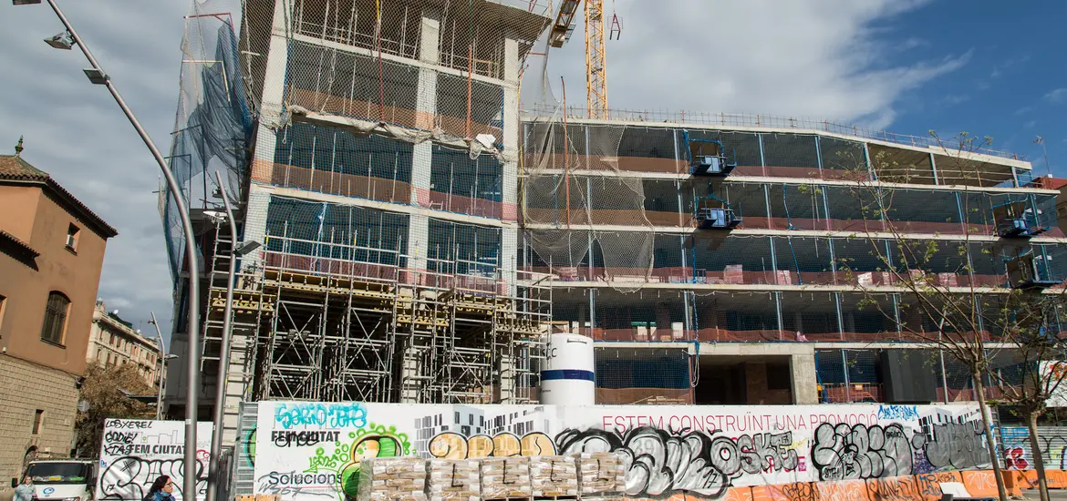 Imatge construcció edifici d'habitatges a Barcelona